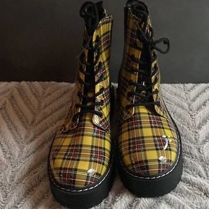 Women’s size 11 Betsey Johnson for Torrid yellow plaid boots never worn
